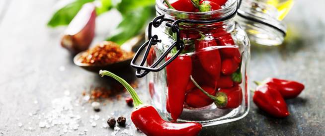 طريقة عمل الفلفل الأحمر المخلل طريقة عمل الفلفل الأحمر المخلل