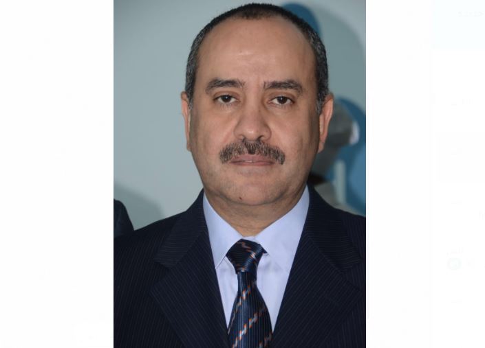 الطيار محمد منار عنبه وزير الطيران المدني الجديد