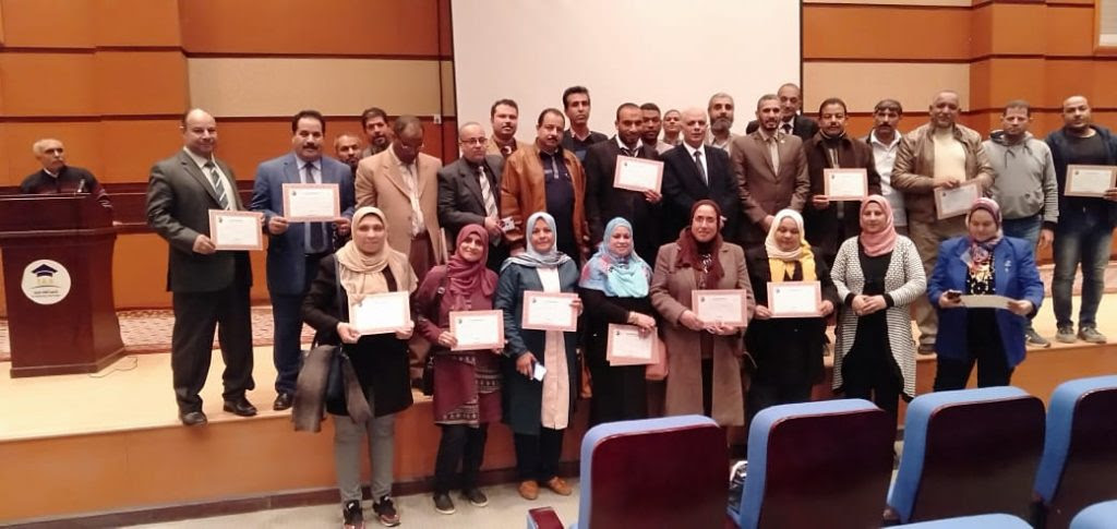 جانب من تكريم المعلمين جانب من تكريم المعلمين