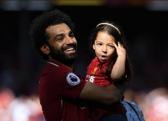 محمد صلاح وأبنته مكة