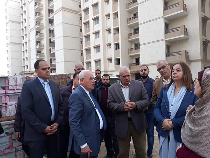 رئيس صندوق الإسكان الاجتماعي خلال زيارتها لبورسعيد رئيس صندوق الإسكان الاجتماعي خلال زيارتها لبورسعيد