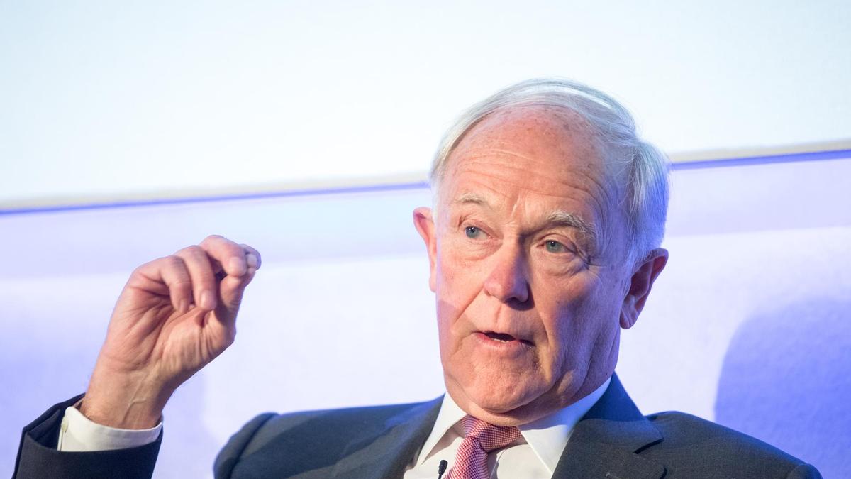 رئيس طيران الإمارات تيم كلارك يغادر منصبه في يونيو 2020