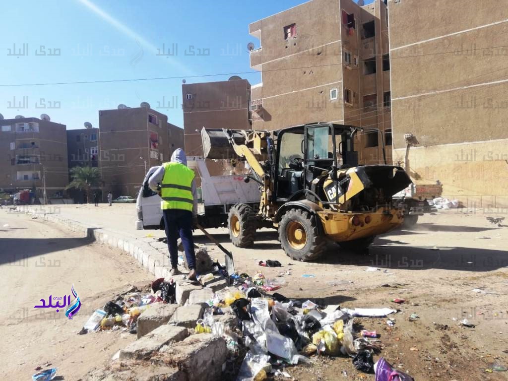 رفع 330 طن تراكمات قمامة في أسوان رفع 330 طن تراكمات قمامة في أسوان