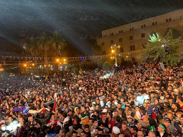 حدث ليلا .. التهامي يشعل حماس المواطنين في مولد الحسين