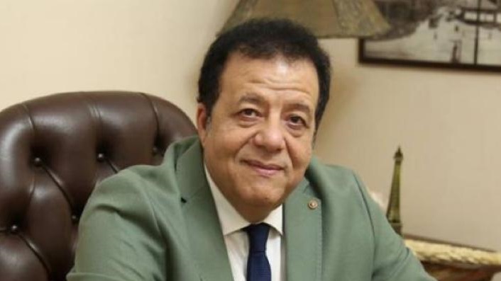 الدكتور عاطف عبد اللطيف 