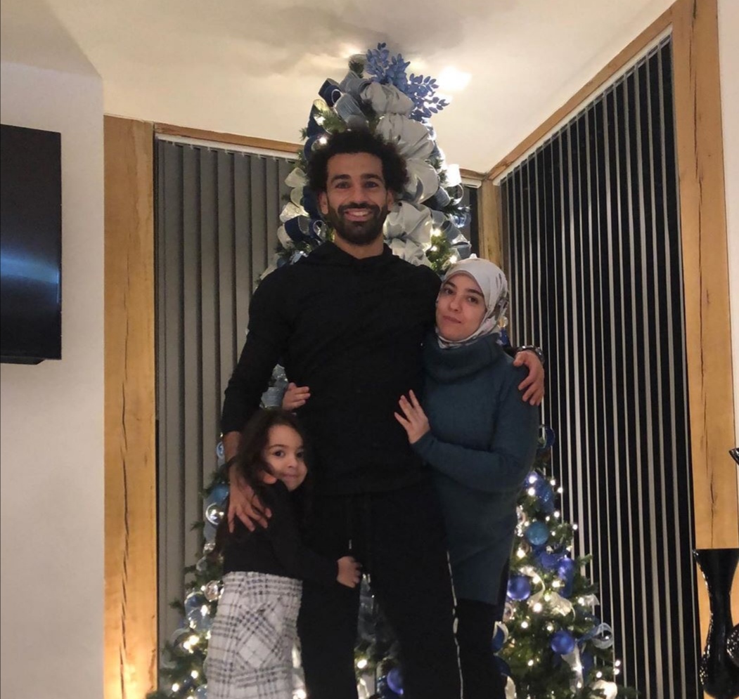 محمد صلاح وزوجتة وابنة مكة 