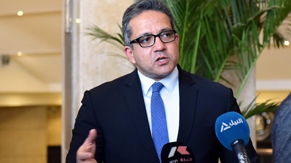 وزير السياحة والآثار 