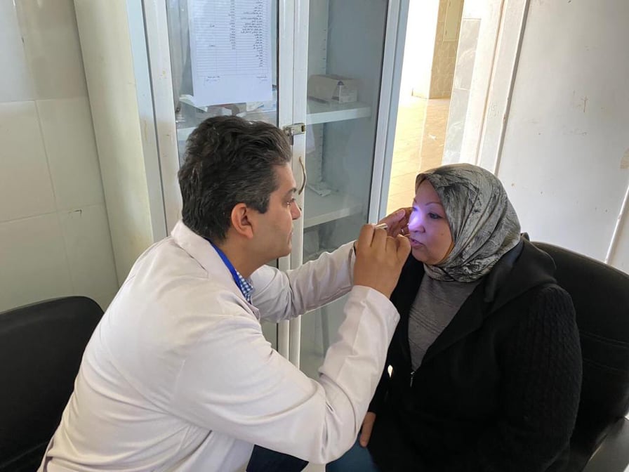 إقبال كبير من الأهالى على قافلة جامعتى طنطا وجنوب الوادى فى 