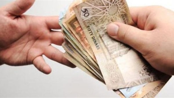 هل يجوز للأم إعطاء ابنها المحتاج من زكاة المال ؟ 
