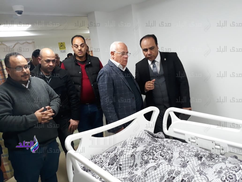 محافظ بورسعيد يزور مصابي حادث اتوبيس الاستثمار