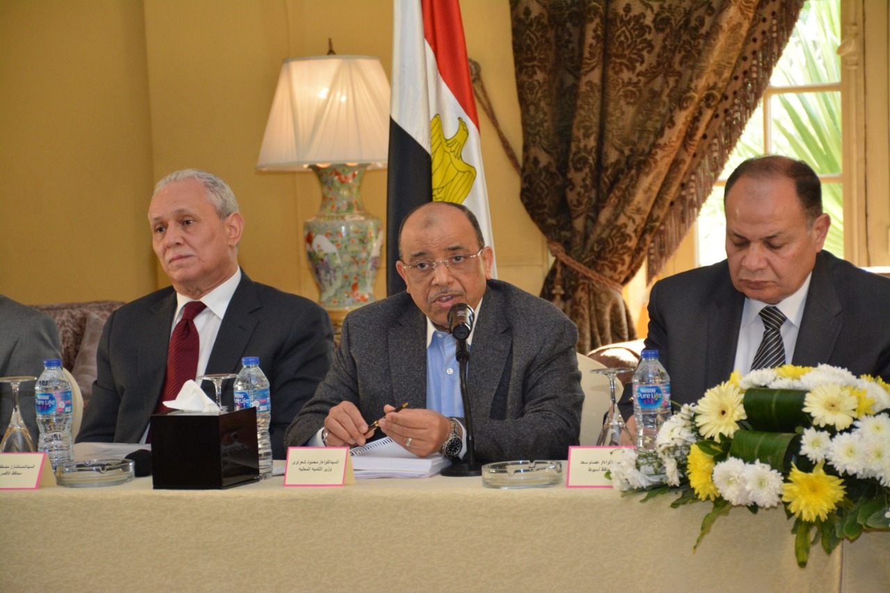 اجتماع وزير التنمية المحلية بالمحافظين