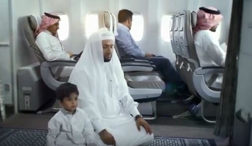 كيفية الصلاة في الطائرة 