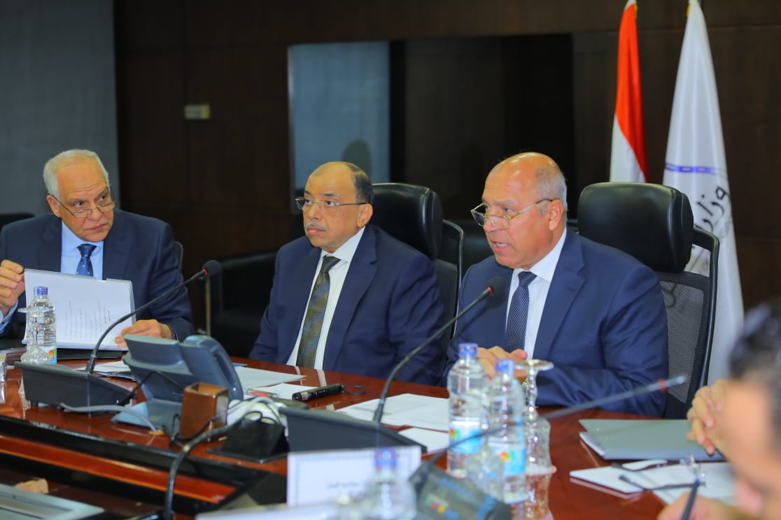 اجتماع وزير التنمية المحلية