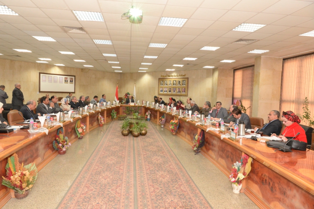 مجلس جامعة أسيوط