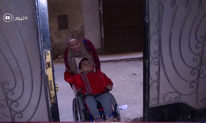 فتاة تحمل نجلها بسبب عيب خلقى