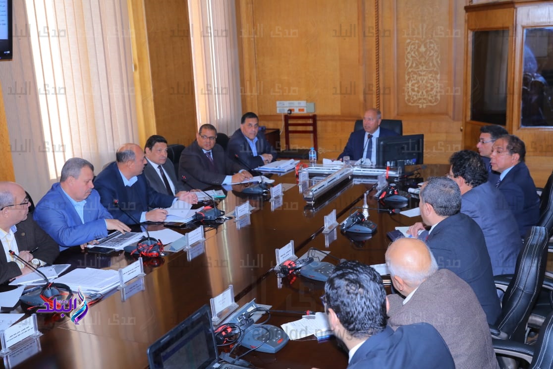 اجتماع وزير النقل بقيادات السكة الحديد اجتماع وزير النقل بقيادات السكة الحديد