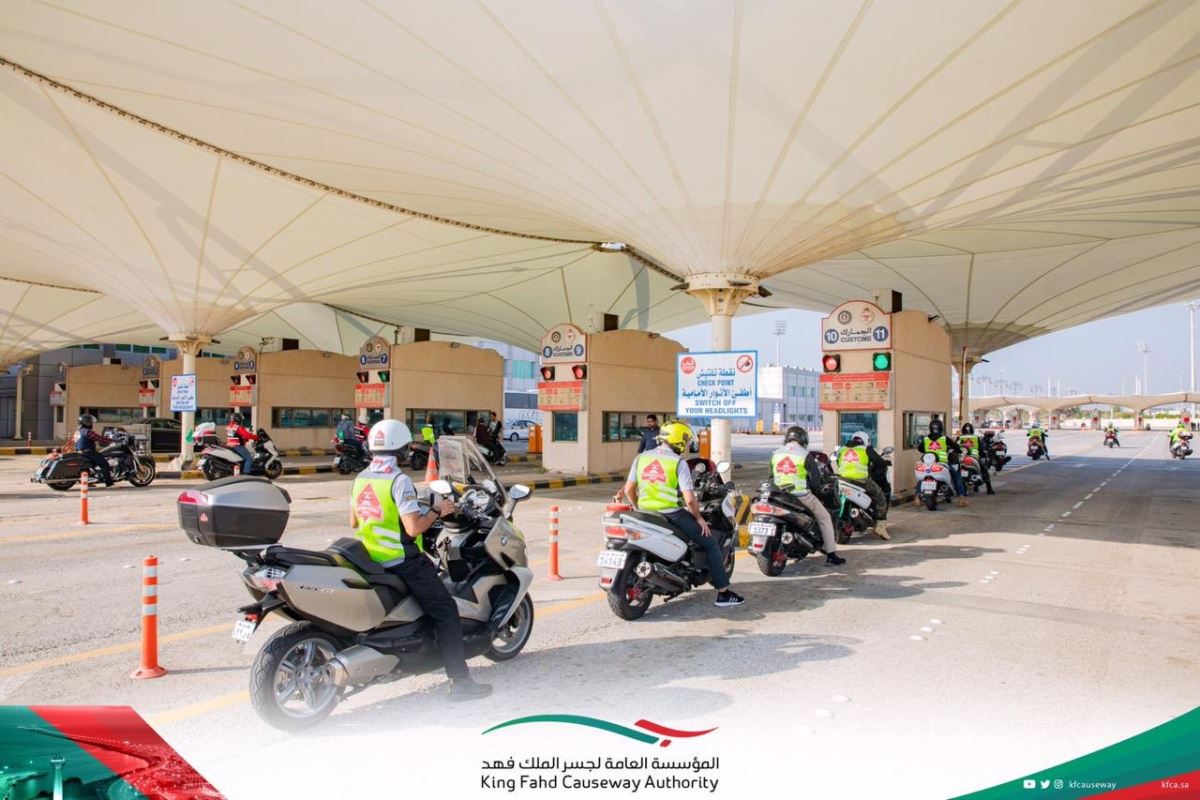 جانب من عبور الدراجات النارية إلى البحرين