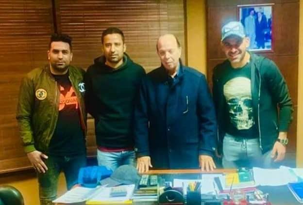 جانب من التوقيع