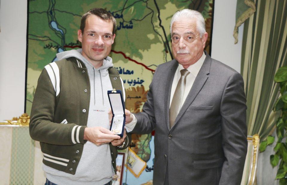 محافظ جنوب سيناء يكرم المخرج نيكولاس تريكوت