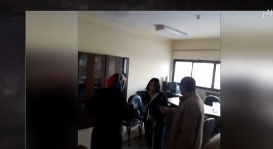 مشاجرة بين طالبة وأساتذتها بـ جامعة الإسكندرية