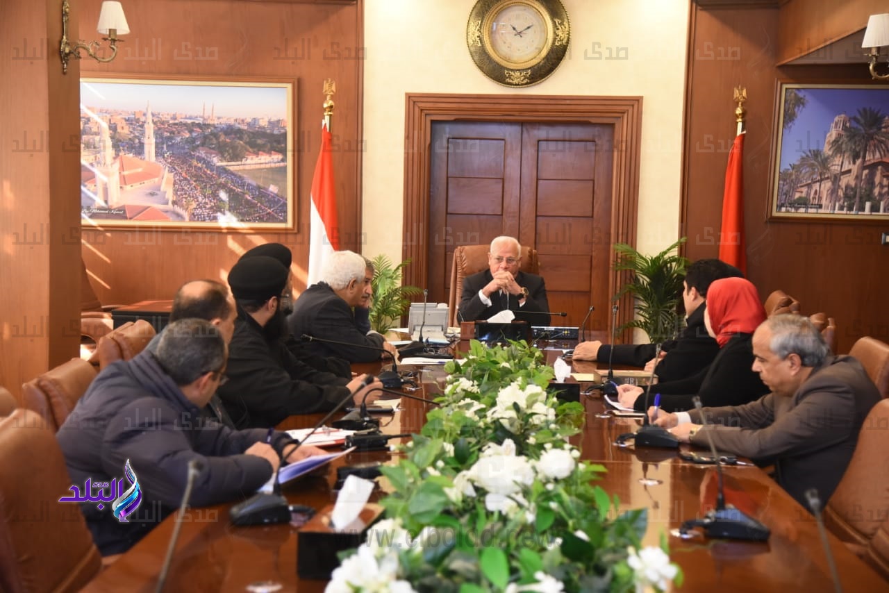 محافظ بورسعيد يلتقى وفد الكنيسة