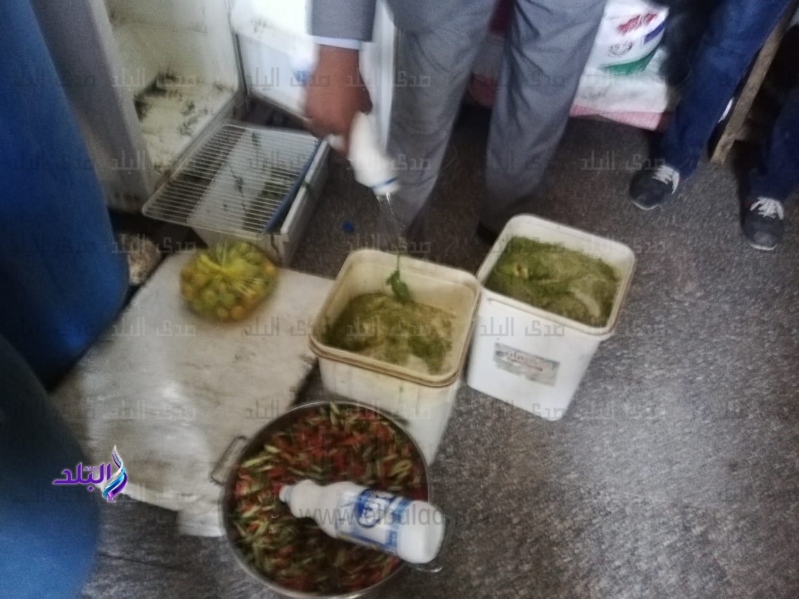 إعدام 200 كيلو مواد غذائية غير صالحة إعدام 200 كيلو مواد غذائية غير صالحة