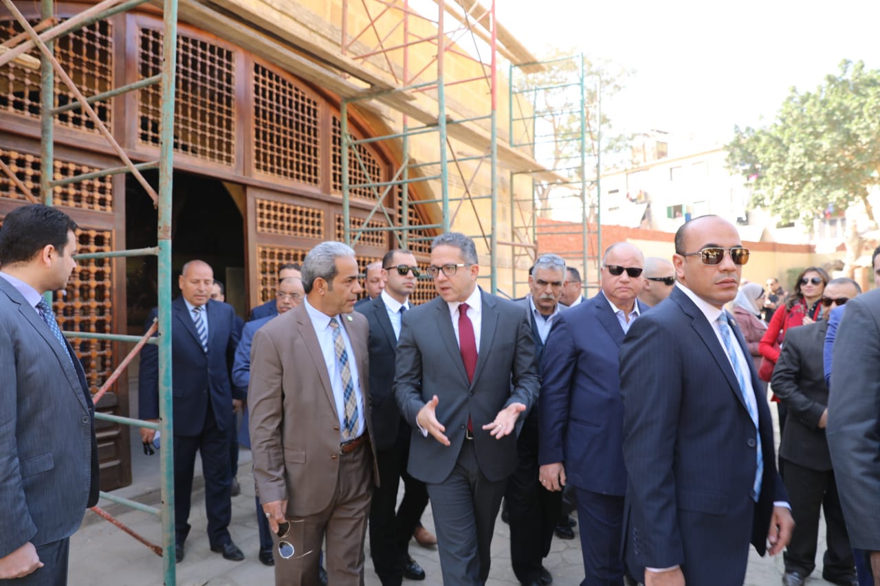 وزير السياحة و الاثار و وزير التنمية المحلية وزير السياحة و الاثار و وزير التنمية المحلية