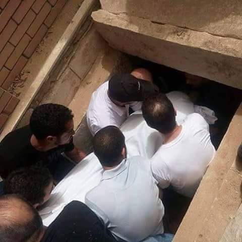دفن المرأة بعد وفاتها بمقابر زوجها أم أبيها