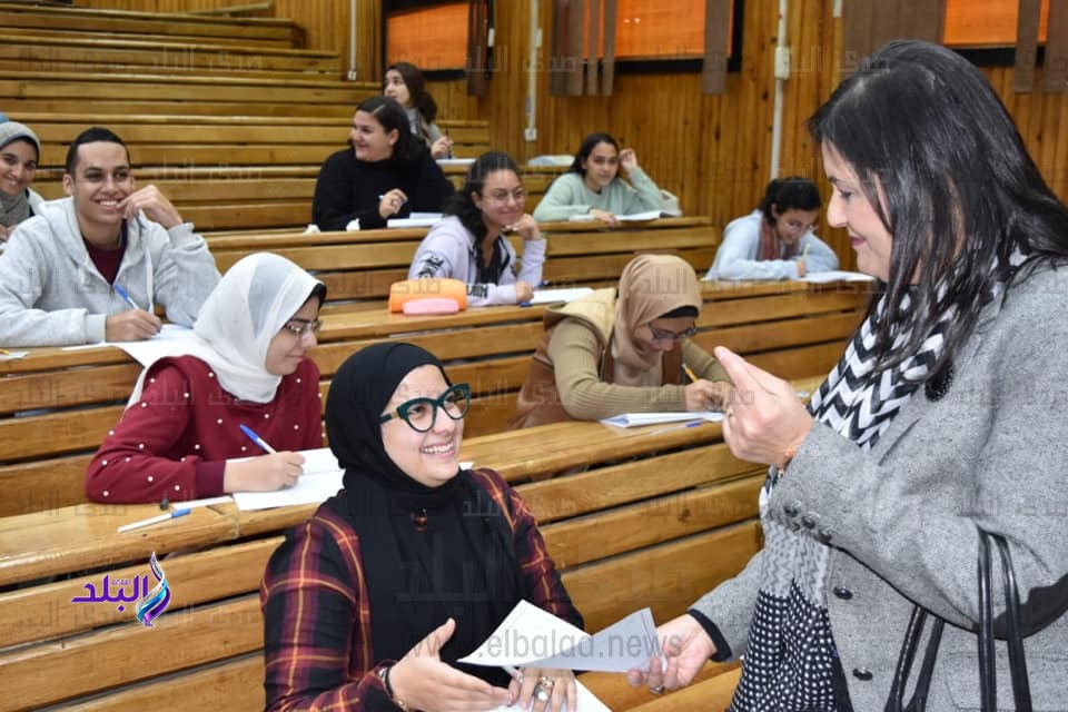 الدكتورة هويدا مصطفى عميد كلية الإعلام