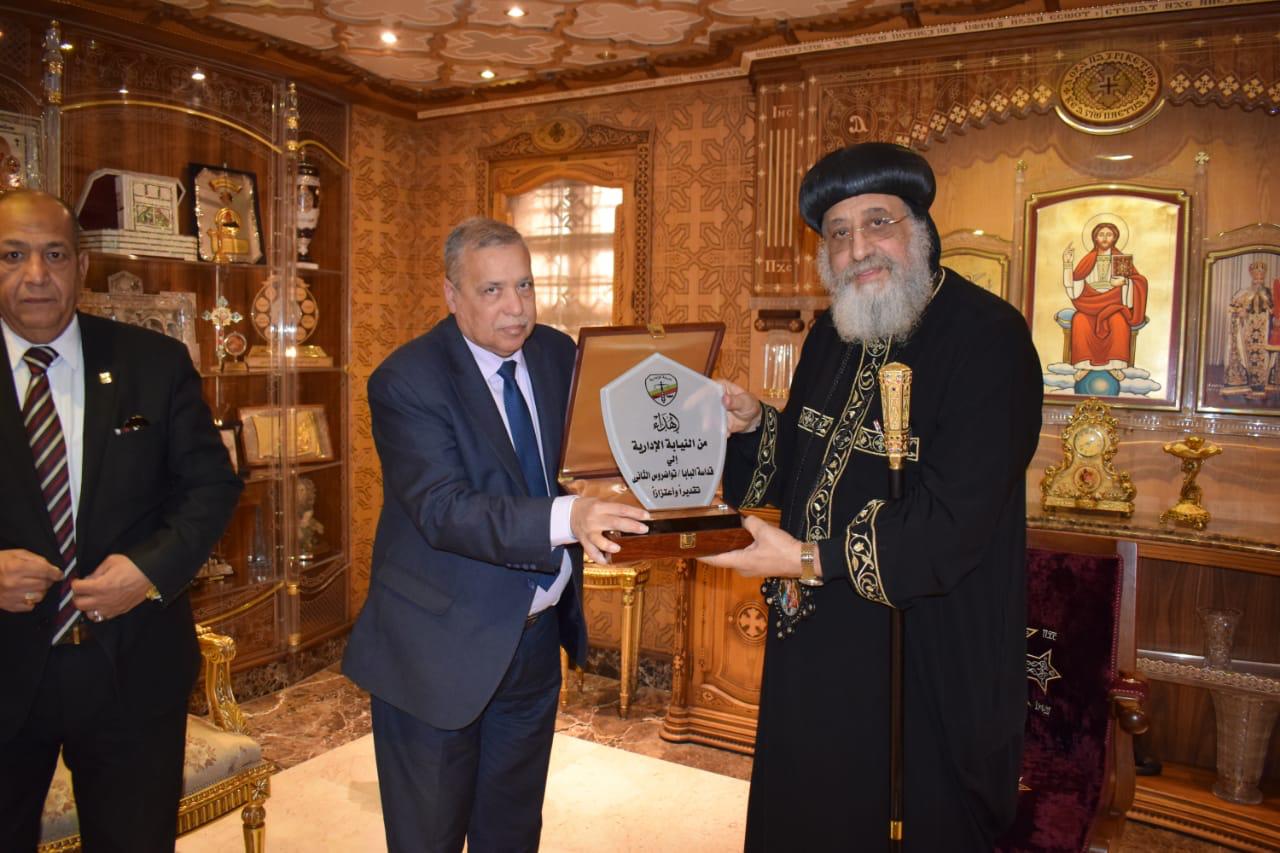رئيس النيابة الادارية يزور البابا تواضروس