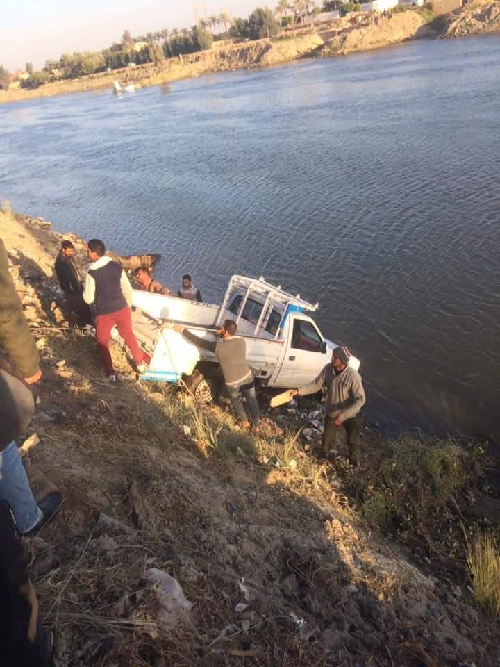 مصرع سائق غرقا اثر انقلاب سياراته فى مياه ترعة مصرع سائق غرقا اثر انقلاب سياراته فى مياه ترعة