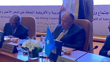 وزير الخارجية خلال جلسة التوقيع على الميثاق وزير الخارجية خلال جلسة التوقيع على الميثاق