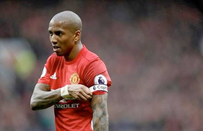 آشلي يونج لاعب مانشستر يونايتد آشلي يونج لاعب مانشستر يونايتد