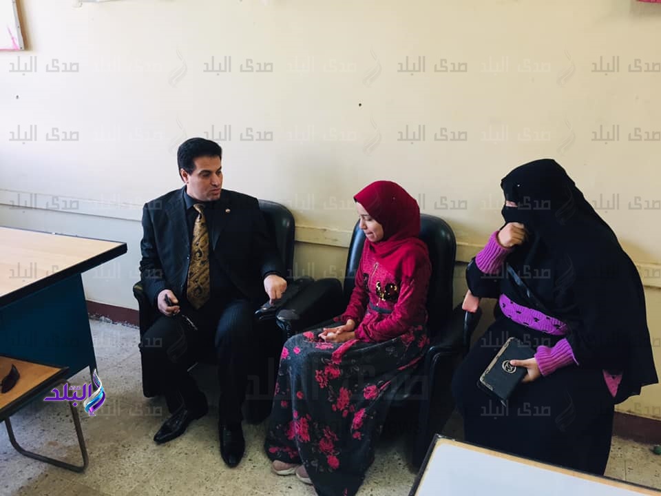 فودة يزور طالبة مدرسة الجنينة الإعدادية فودة يزور طالبة مدرسة الجنينة الإعدادية