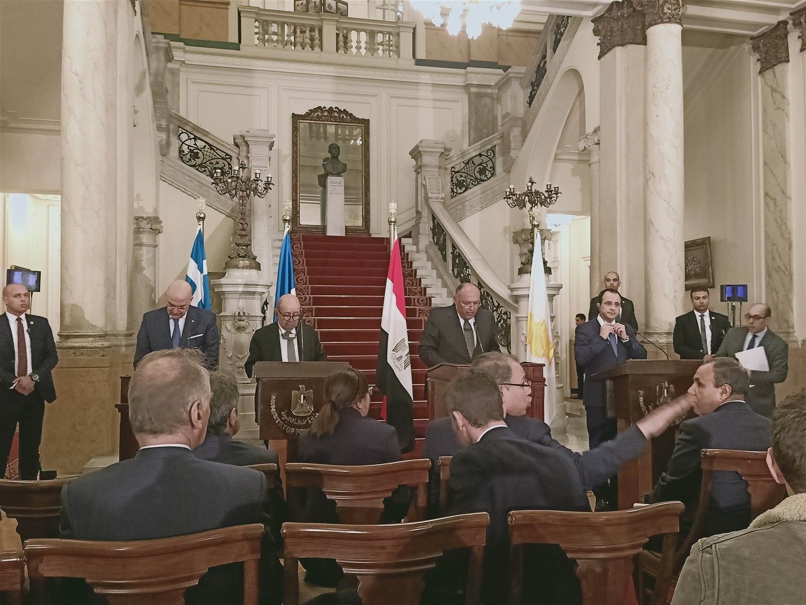 جانب من أعمال المؤتمر الصحفي جانب من أعمال المؤتمر الصحفي