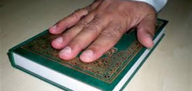 خالد الجندي يوضح كفارة الحنث في الحلف بالمصحف 