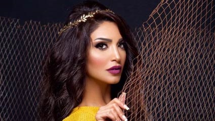 الإعلامية سالي عبد السلام