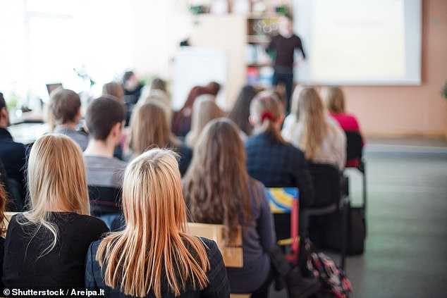 التلاميذ يحتاجون لتنقية الهواء في الفصول
