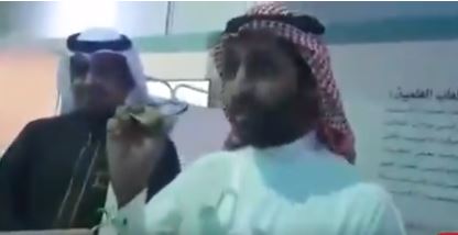 معلم سعودي يتحدى طلابه مقابل فيلا وسيارة معلم سعودي يتحدى طلابه مقابل فيلا وسيارة