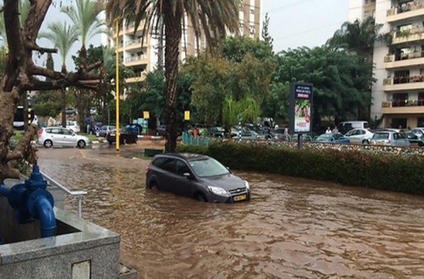 سيول تغرق إسرائيل وخسائر بـ50 مليون شيكل