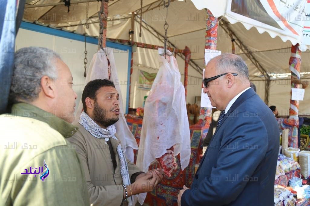 محافظ قنا يوجه بخفض أسعار السلع بمنفذ السوق الدائم محافظ قنا يوجه بخفض أسعار السلع بمنفذ السوق الدائم