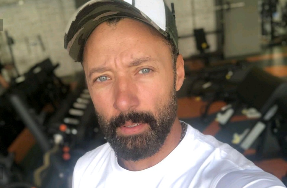الفنان والمطرب احمد فهمى الفنان والمطرب احمد فهمى