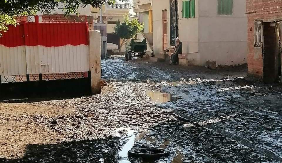 شكوى عبر فيسبوك.. تعليم كفر الشيخ يحيل مدير مدرسة للتحقيق شكوى عبر فيسبوك.. تعليم كفر الشيخ يحيل مدير مدرسة للتحقيق