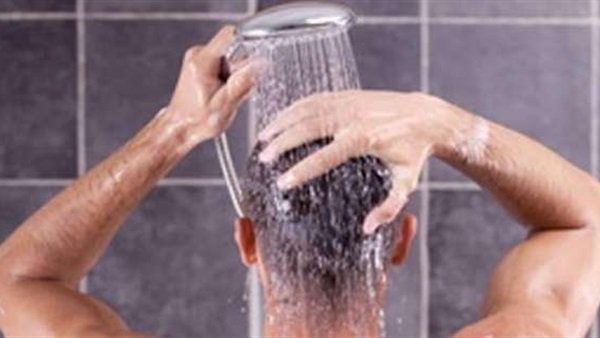 حكم غسل الشق الأيمن قبل الشق الأيسر في الغسل
