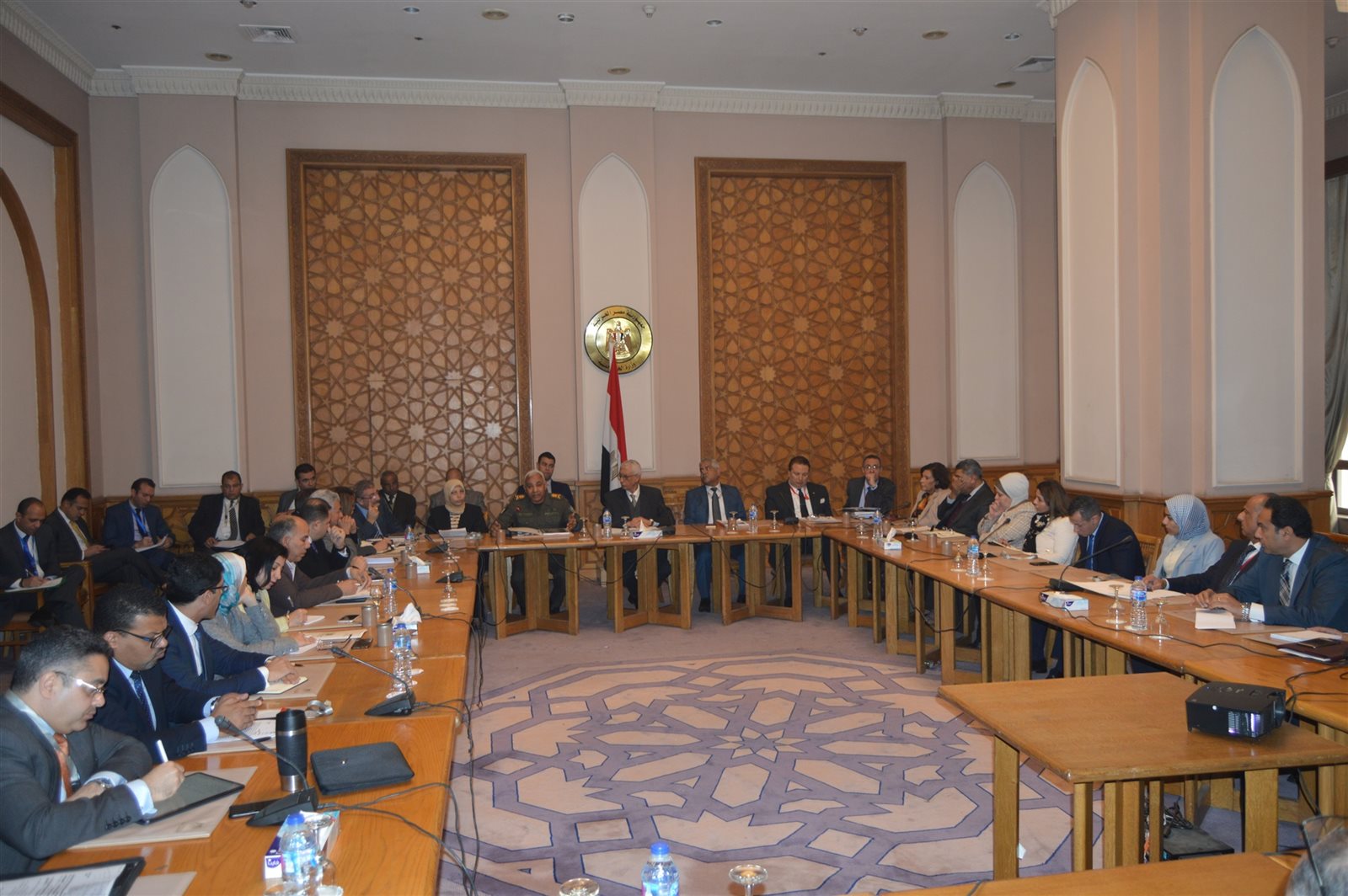اللجنة الدائمة خلال الاجتماع اللجنة الدائمة خلال الاجتماع