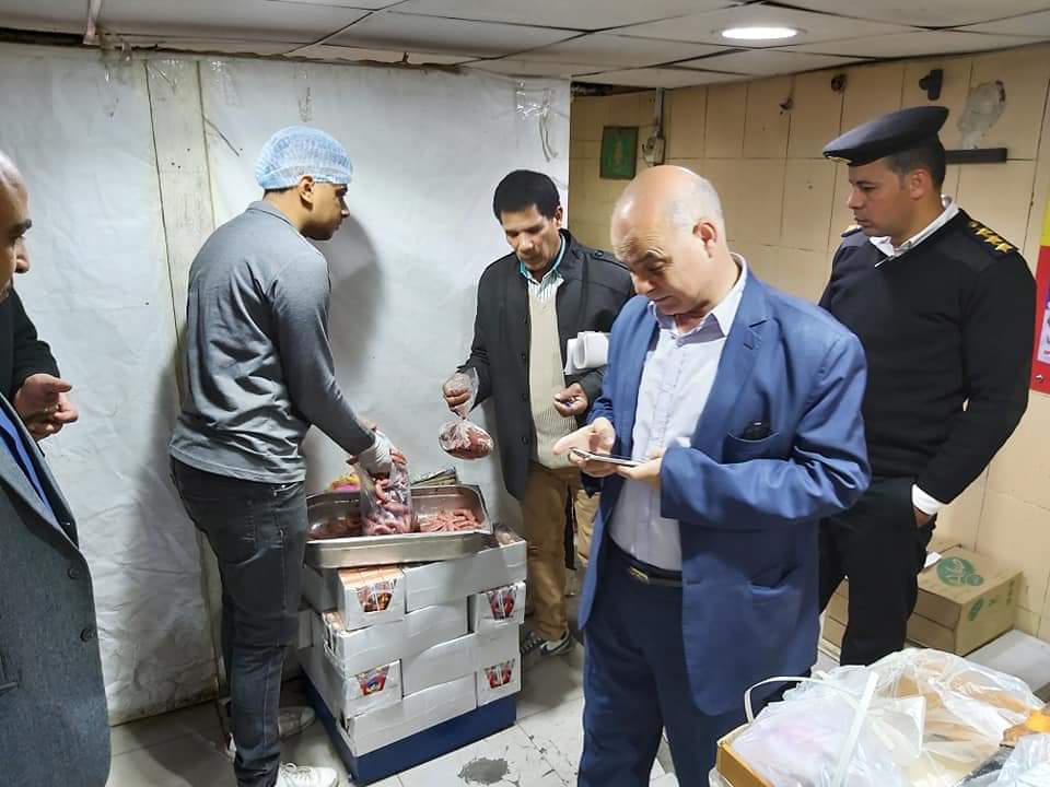 إعدام 350 كيلو لحوم ودواجن غير صالحة للاستهلاك في حملة بشبرا إعدام 350 كيلو لحوم ودواجن غير صالحة للاستهلاك في حملة بشبرا
