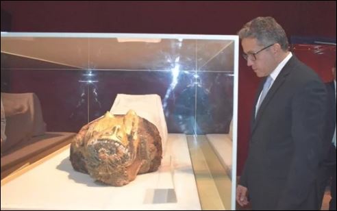 وزير السياحة و الاثار الدكتور خالد العنانى