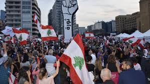 محتجون لبنانيون يقطعون طرق رئيسية ضمن أسبوع الغضب محتجون لبنانيون يقطعون طرق رئيسية ضمن أسبوع الغضب