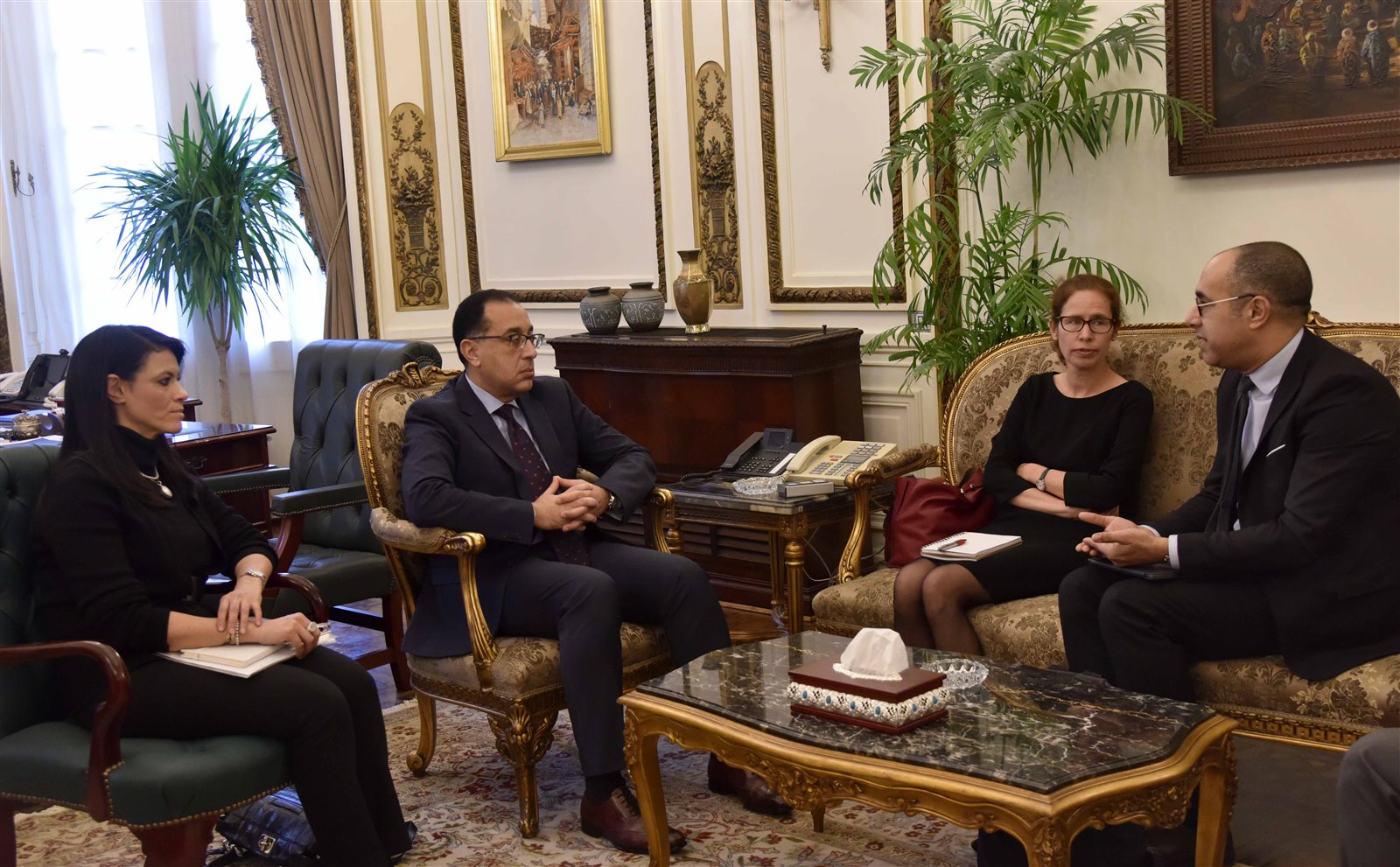 الدكتور مصطفى مدبولي رئيس مجلس الوزراء الدكتور مصطفى مدبولي رئيس مجلس الوزراء