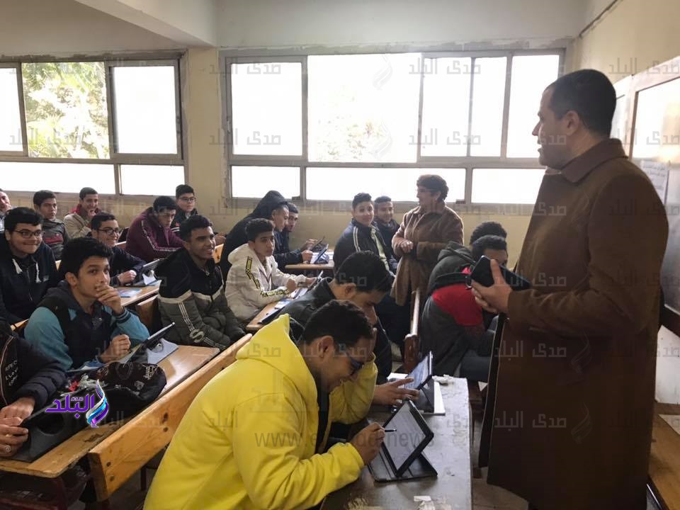 امتحانات الصفين الاول والثاني الثانوي